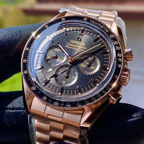 omega speedmaster moonwatch rose gold